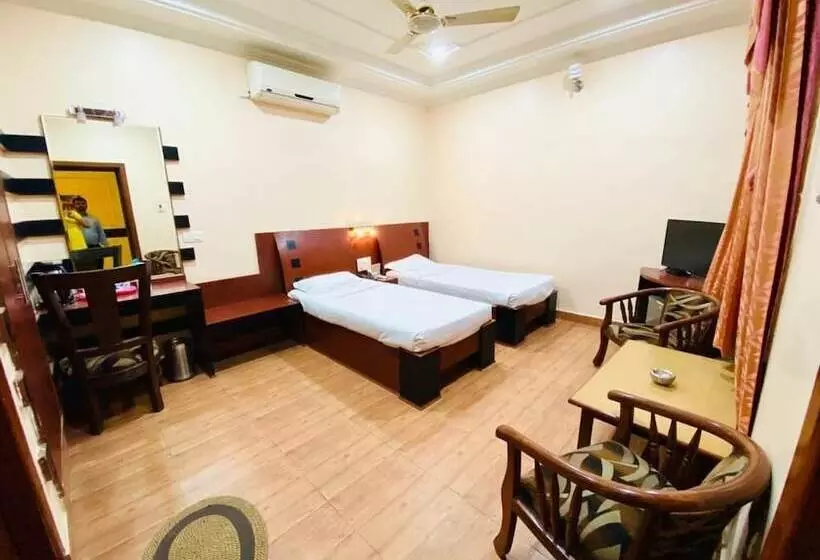 هتل Prayag Inn