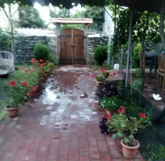 پانسیون Cottage And Gigo Papa's Wine Cellar