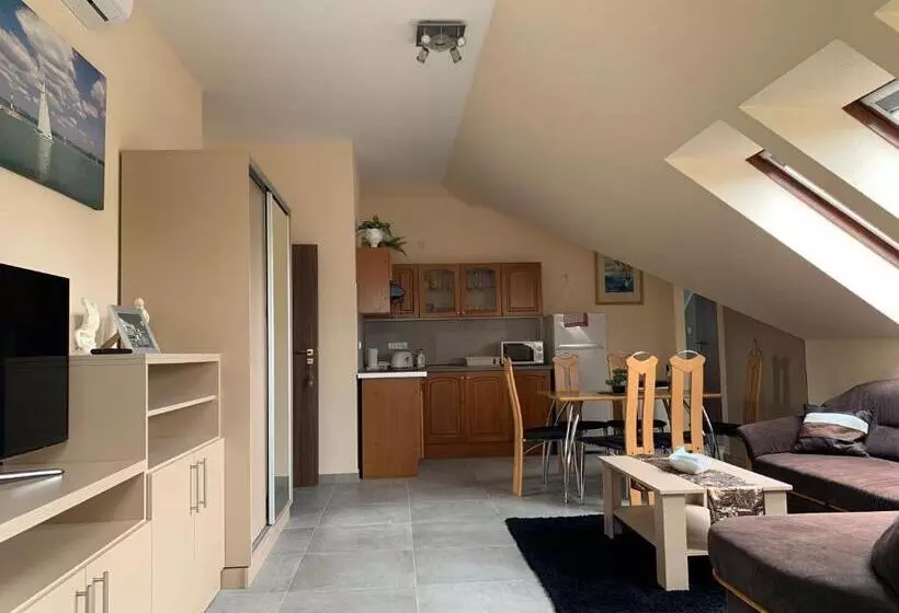 ベッドアンドブレックファースト Balaton Kinizsi Apartman