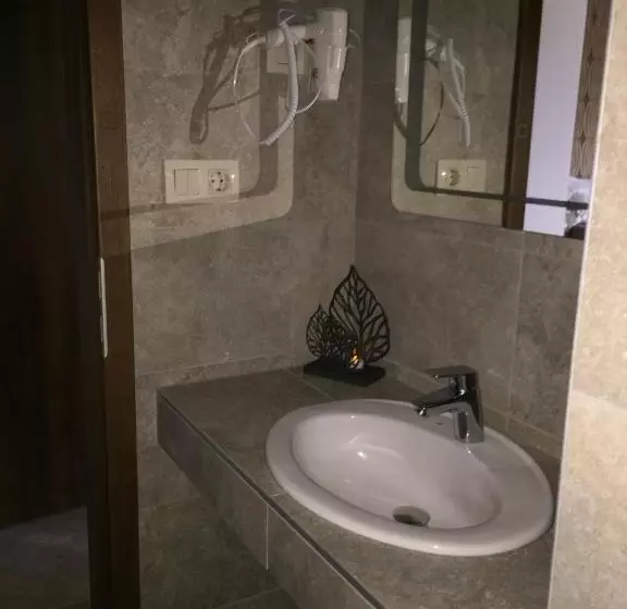 ベッドアンドブレックファースト Balaton Kinizsi Apartman