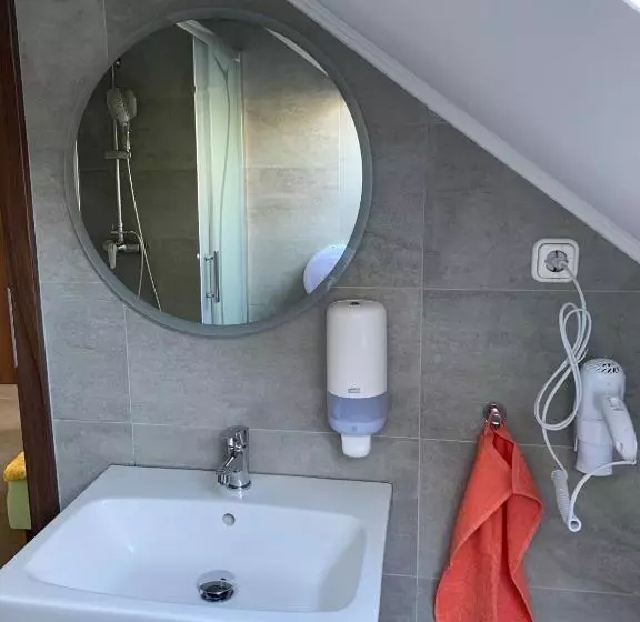 ベッドアンドブレックファースト Balaton Kinizsi Apartman