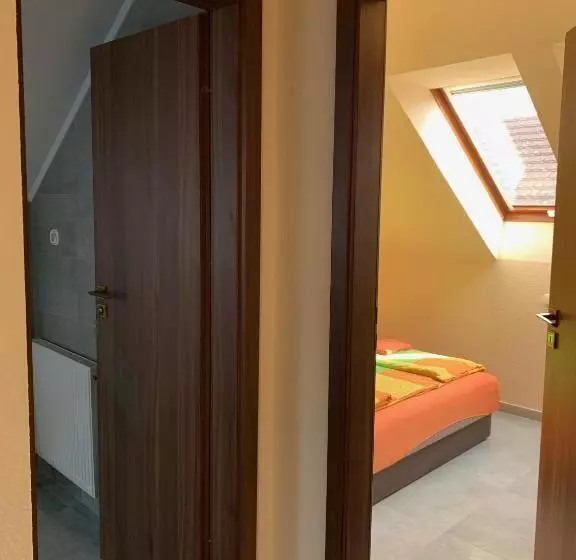 ベッドアンドブレックファースト Balaton Kinizsi Apartman