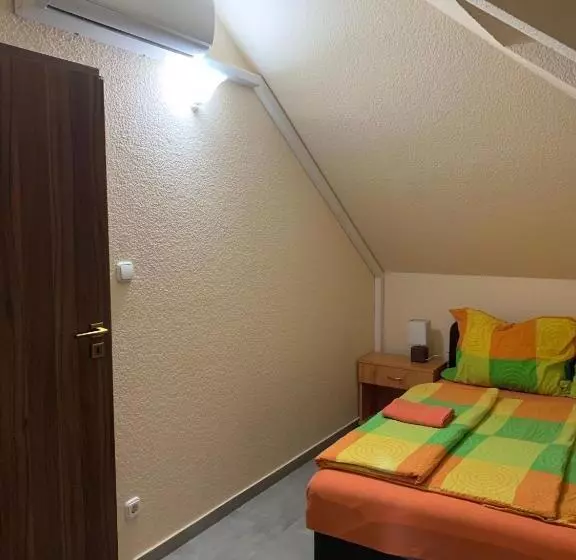 ベッドアンドブレックファースト Balaton Kinizsi Apartman