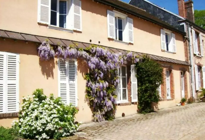 Aamiaismajoitus (B&B) Ferme Du Château