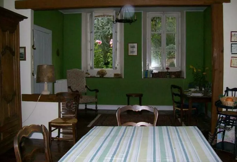 Aamiaismajoitus (B&B) Ferme Du Château