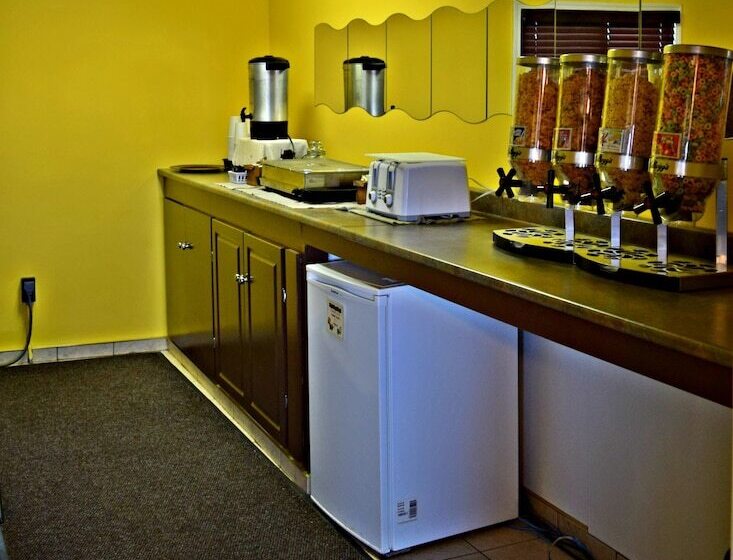 Centre Suites Inns Motel