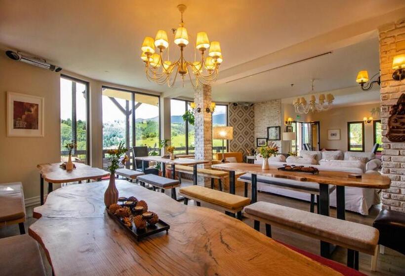 פנסיון Akasha Retreat