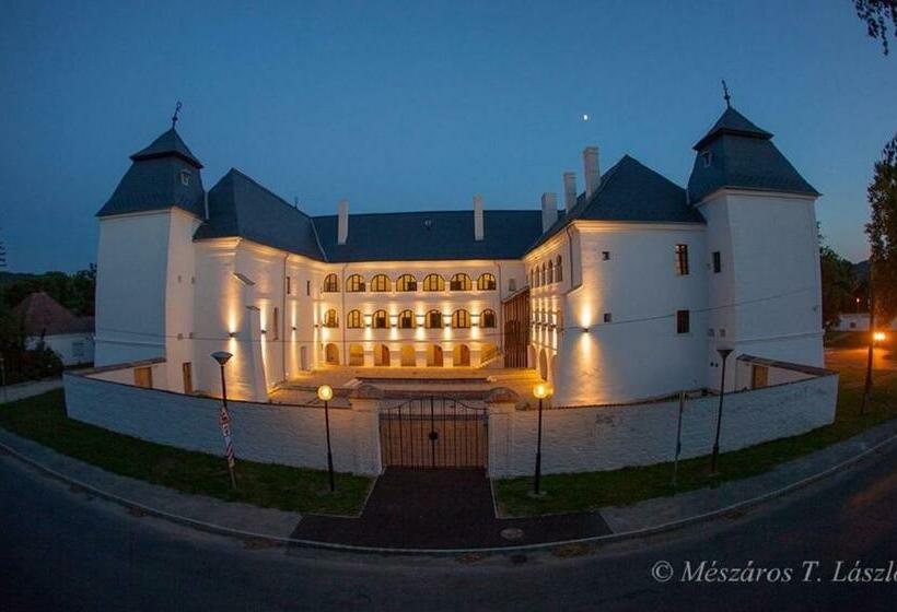 Pensão Egervári Várkastély