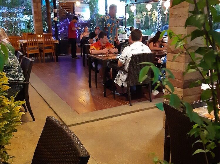 בית מלון כפרי Aonang Terrace