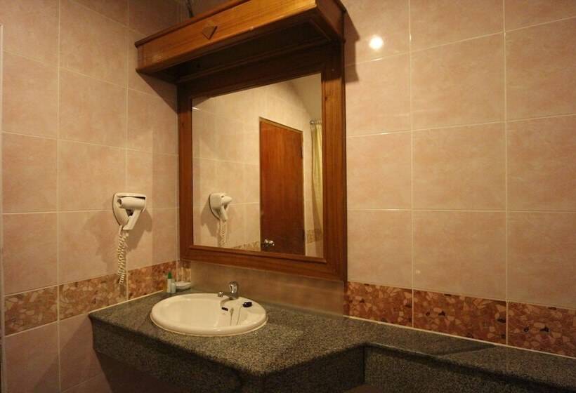 בית מלון כפרי Aonang Terrace