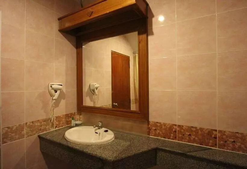 בית מלון כפרי Aonang Terrace