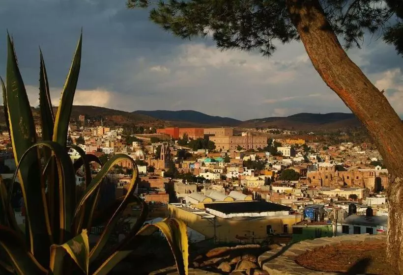 هتل Baruk Teleférico Centro Histórico