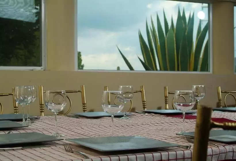 هتل Baruk Teleférico Centro Histórico