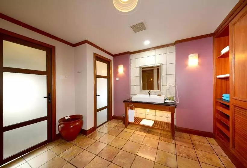 Отель Lexis Port Dickson