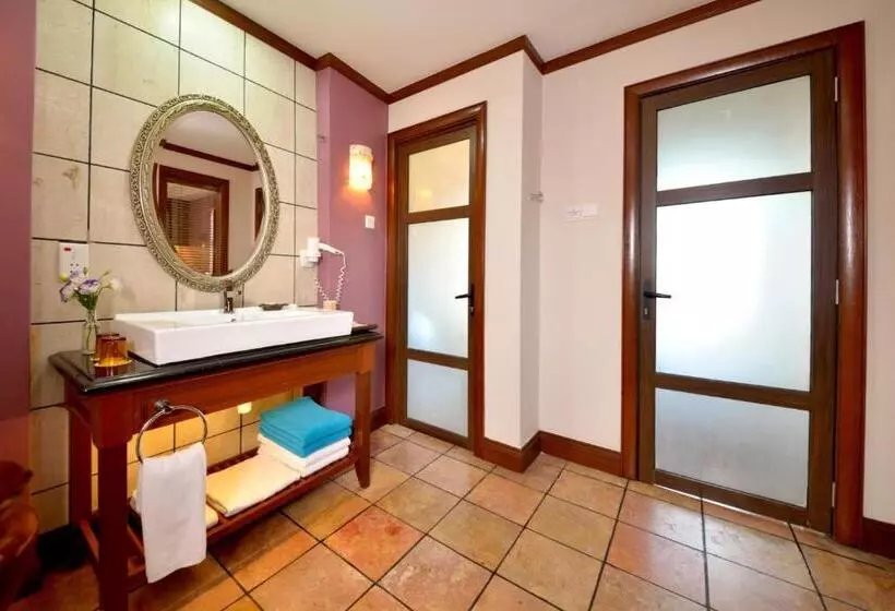 Отель Lexis Port Dickson