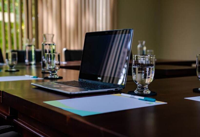 Отель Lomas Del Volcan