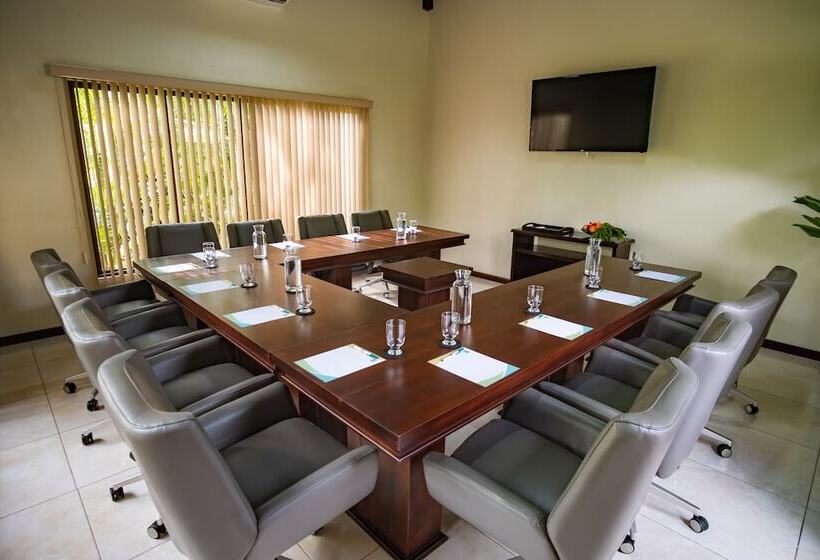 Отель Lomas Del Volcan