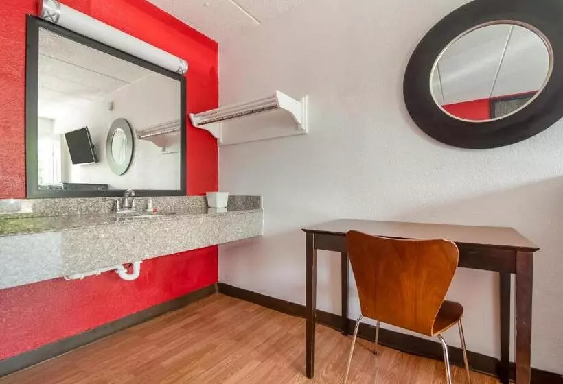 هتل Day S Inn & Suites By Wyndham Indianapolis Airport East