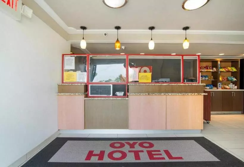 هتل Day S Inn & Suites By Wyndham Indianapolis Airport East
