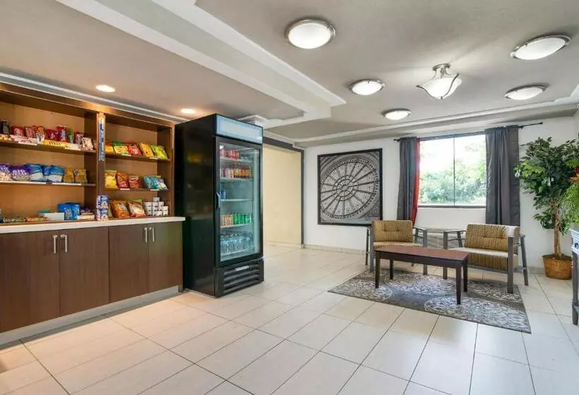هتل Day S Inn & Suites By Wyndham Indianapolis Airport East