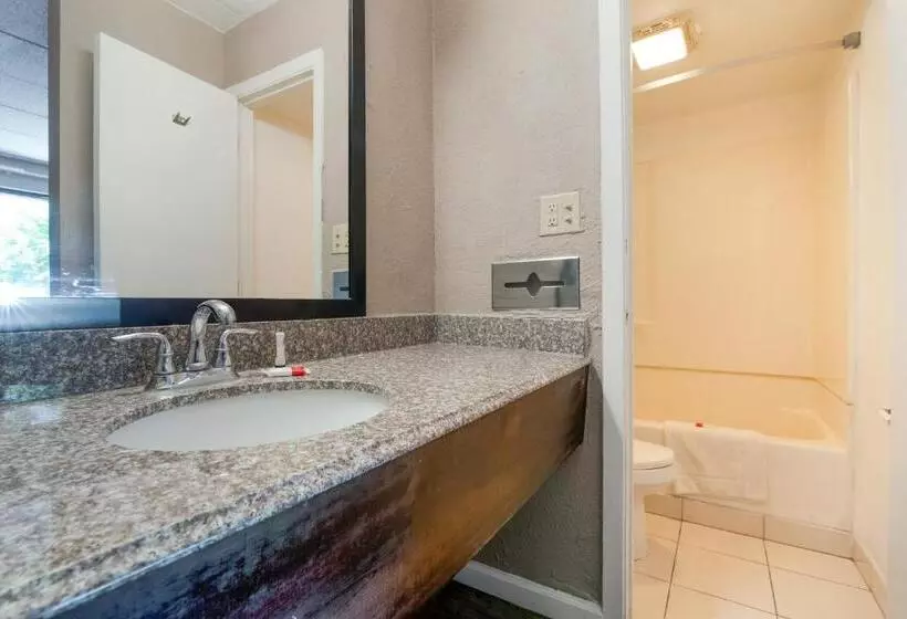 هتل Day S Inn & Suites By Wyndham Indianapolis Airport East
