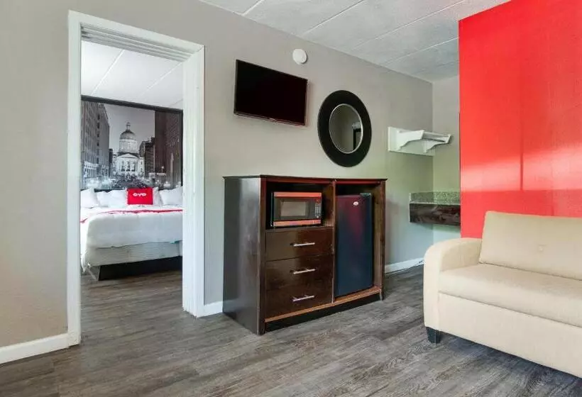 هتل Day S Inn & Suites By Wyndham Indianapolis Airport East