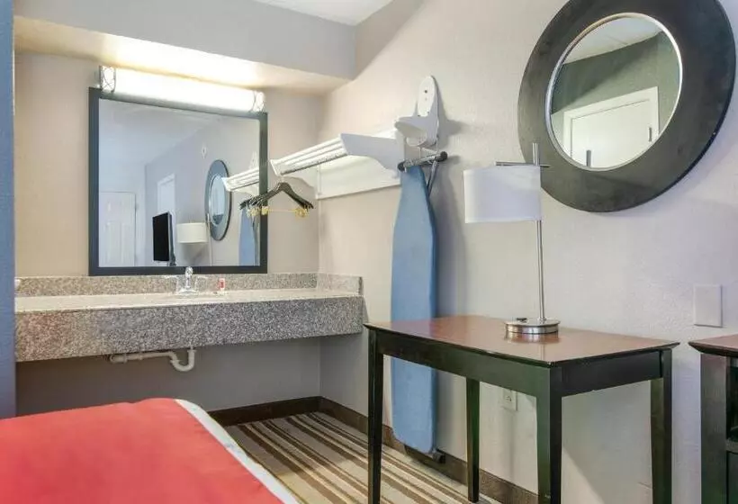 هتل Day S Inn & Suites By Wyndham Indianapolis Airport East