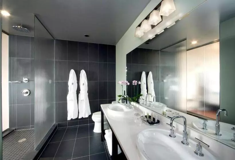 هتل The Iron Horse