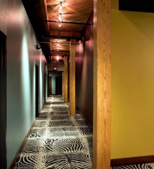 هتل The Iron Horse