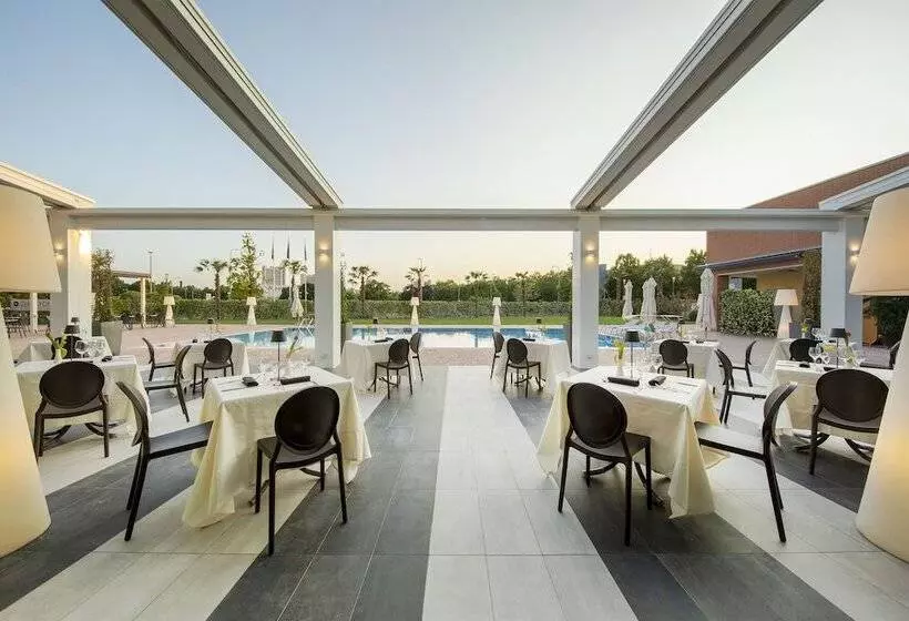 Отель The Sydney