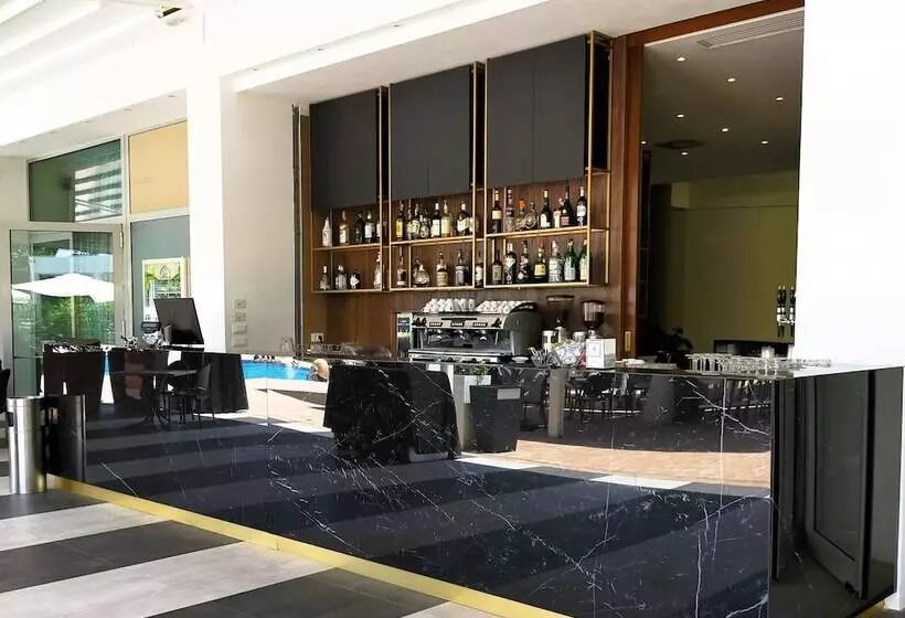 Отель The Sydney