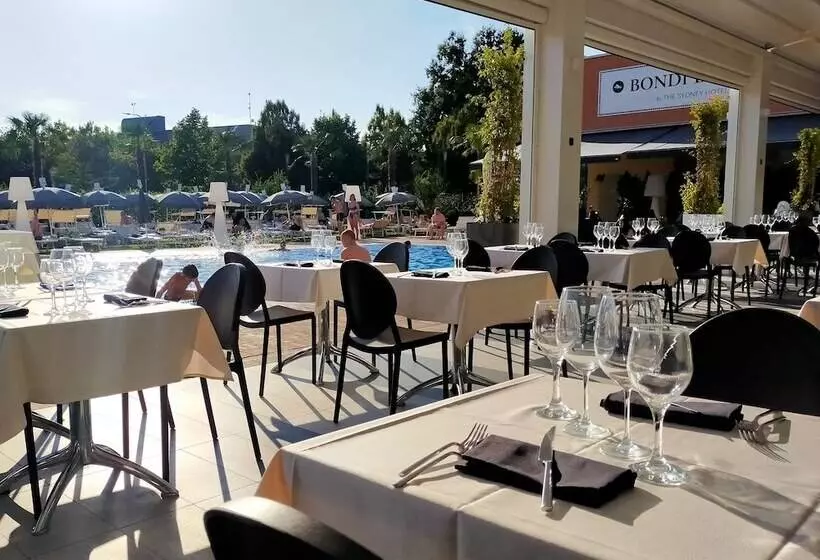 Отель The Sydney