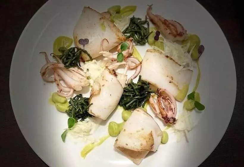 Отель The Sydney