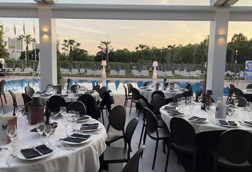 Отель The Sydney