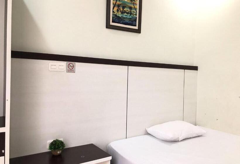 בית מלון כפרי Reddooz Plus At Ininnawa Homestay Syariah Palu