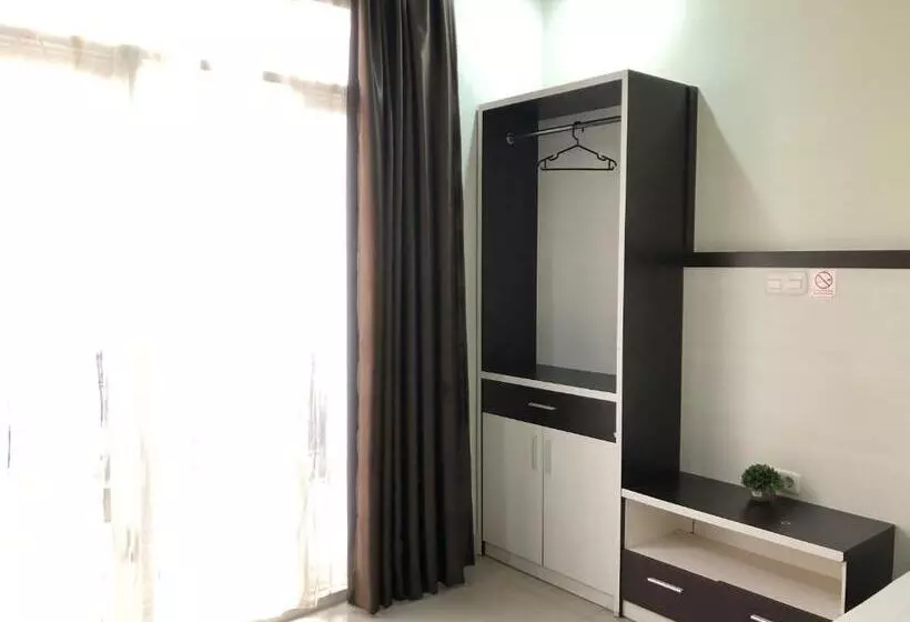 Hotelli Reddooz Plus At Ininnawa Homestay Syariah Palu