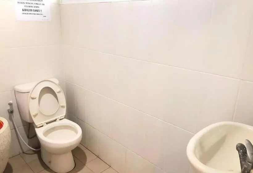 Hotelli Reddooz Plus At Ininnawa Homestay Syariah Palu