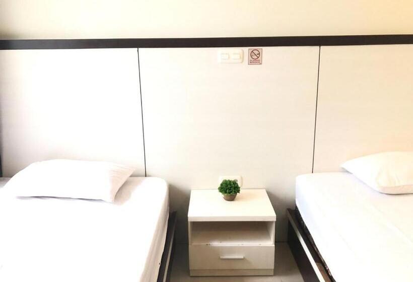 בית מלון כפרי Reddooz Plus At Ininnawa Homestay Syariah Palu