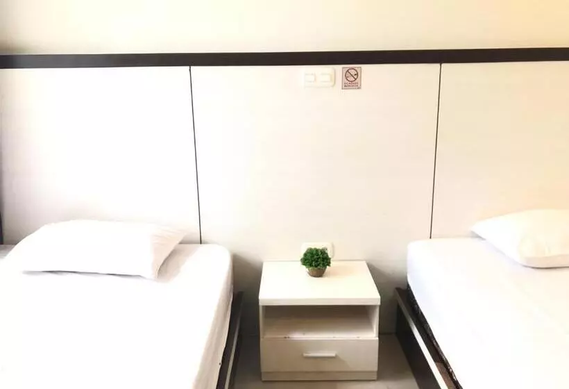 Hotelli Reddooz Plus At Ininnawa Homestay Syariah Palu