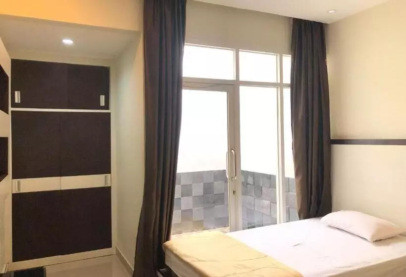 Hotelli Reddooz Plus At Ininnawa Homestay Syariah Palu