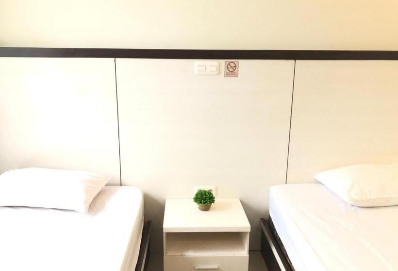 בית מלון כפרי Reddooz Plus At Ininnawa Homestay Syariah Palu