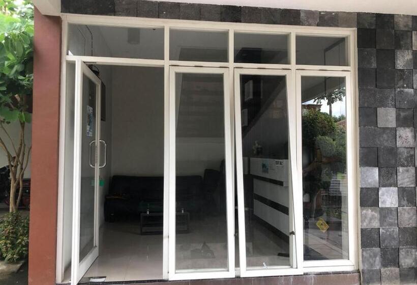 בית מלון כפרי Reddooz Plus At Ininnawa Homestay Syariah Palu