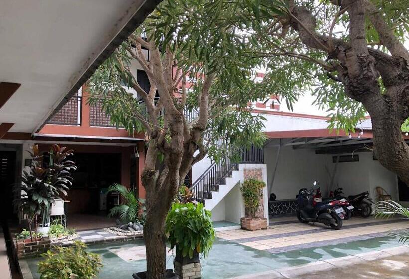 בית מלון כפרי Reddooz Plus At Ininnawa Homestay Syariah Palu