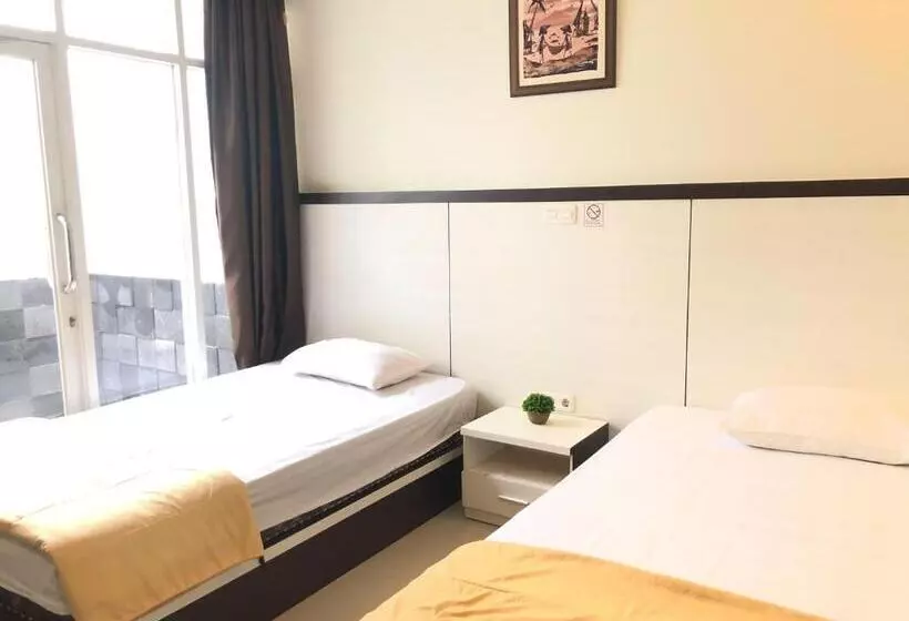 Hotelli Reddooz Plus At Ininnawa Homestay Syariah Palu