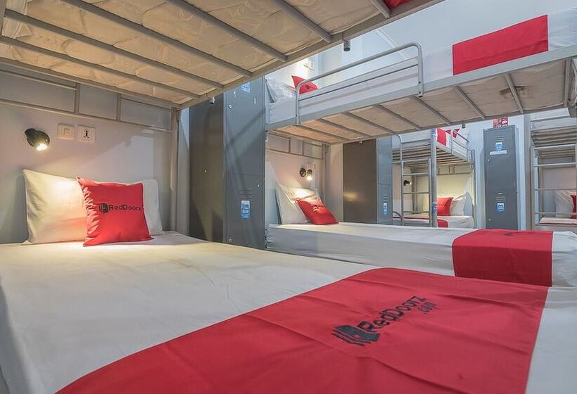 פנסיון Reddoorz Hostel Near Braga Citywalk