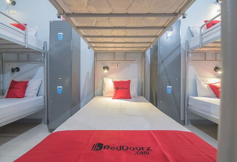 פנסיון Reddoorz Hostel Near Braga Citywalk