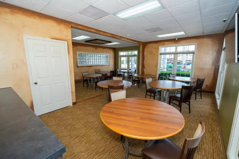 호텔 Angel Inn Near Imax, A Travelodge By Wyndham