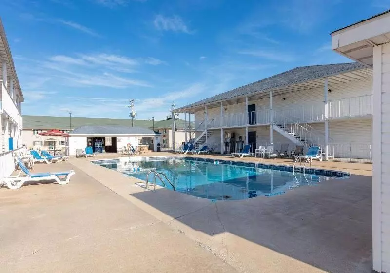 호텔 Angel Inn Near Imax, A Travelodge By Wyndham