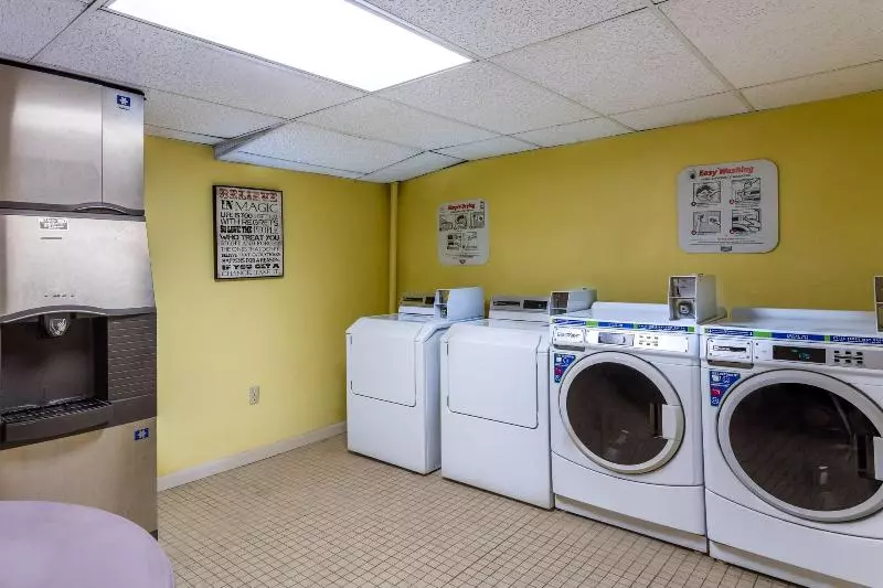 호텔 Angel Inn Near Imax, A Travelodge By Wyndham