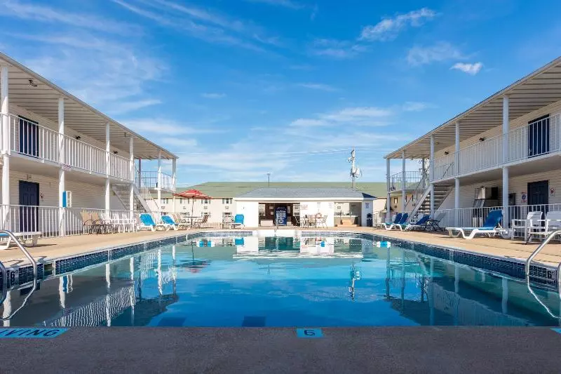 호텔 Angel Inn Near Imax, A Travelodge By Wyndham